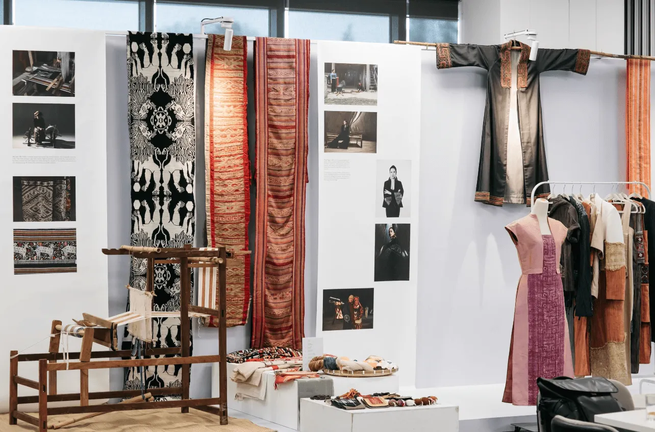 Triển lãm kết hợp giữa dệt may truyền thống và thiết kế đương đại tại IFFTI 2026.