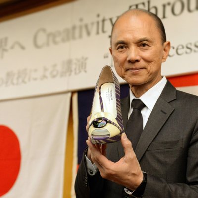 NTK prof jimmy choo obe tại sự kiện quyên góp giày ở fukushima