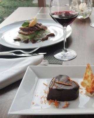 don Valentines tai Pullman Hanoi