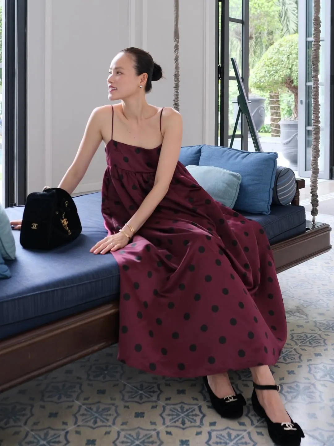 Tuyết Lan mặc váy chấm bi
