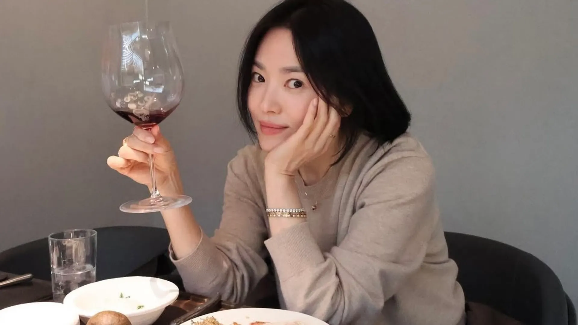 Làn da của Song Hye Kyo khi bước vào giai đoạn lão hóa.