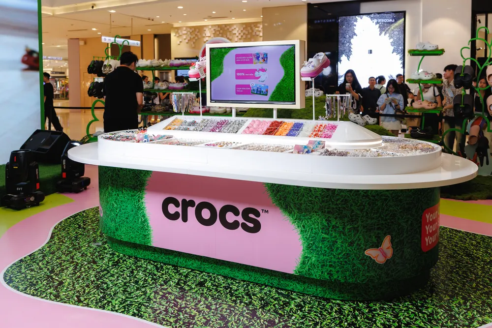gian hàng cros tại Saigon Center 