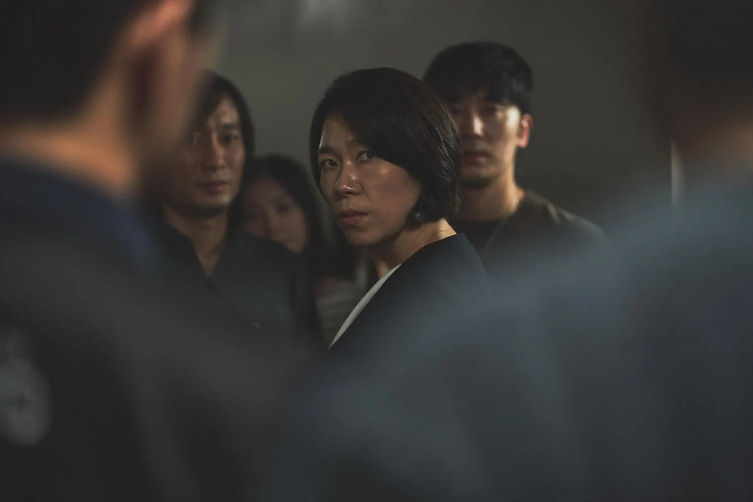 ELLE-84M2-WALL-TO-WALL-REVIEW-PHIM-KANG-HA-NEUL-NETFLIX00011