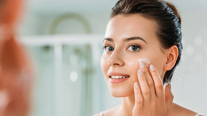 Dùng mỹ phẩm chăm sóc da với liều lượng bao nhiêu là phù hợp?