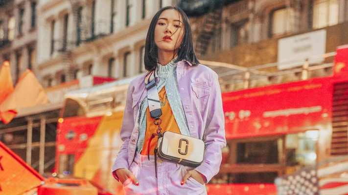 itscamilleco cách phối màu ấn tượng với màu tím và cam feature