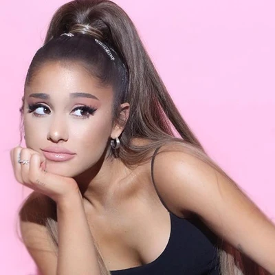 Vẻ đẹp cá tính và quyến rũ của nàng ca sĩ Ariana Grande