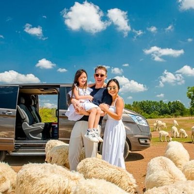 Đoan Trang và xe FordTourneo