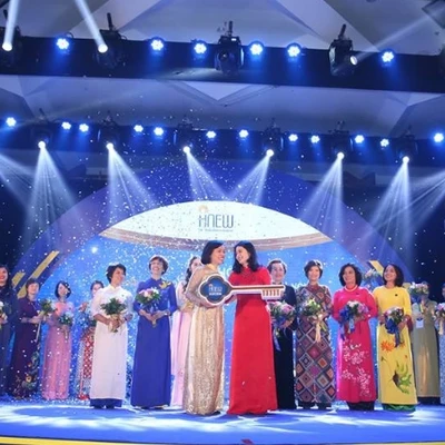 Nữ doanh nhân 9