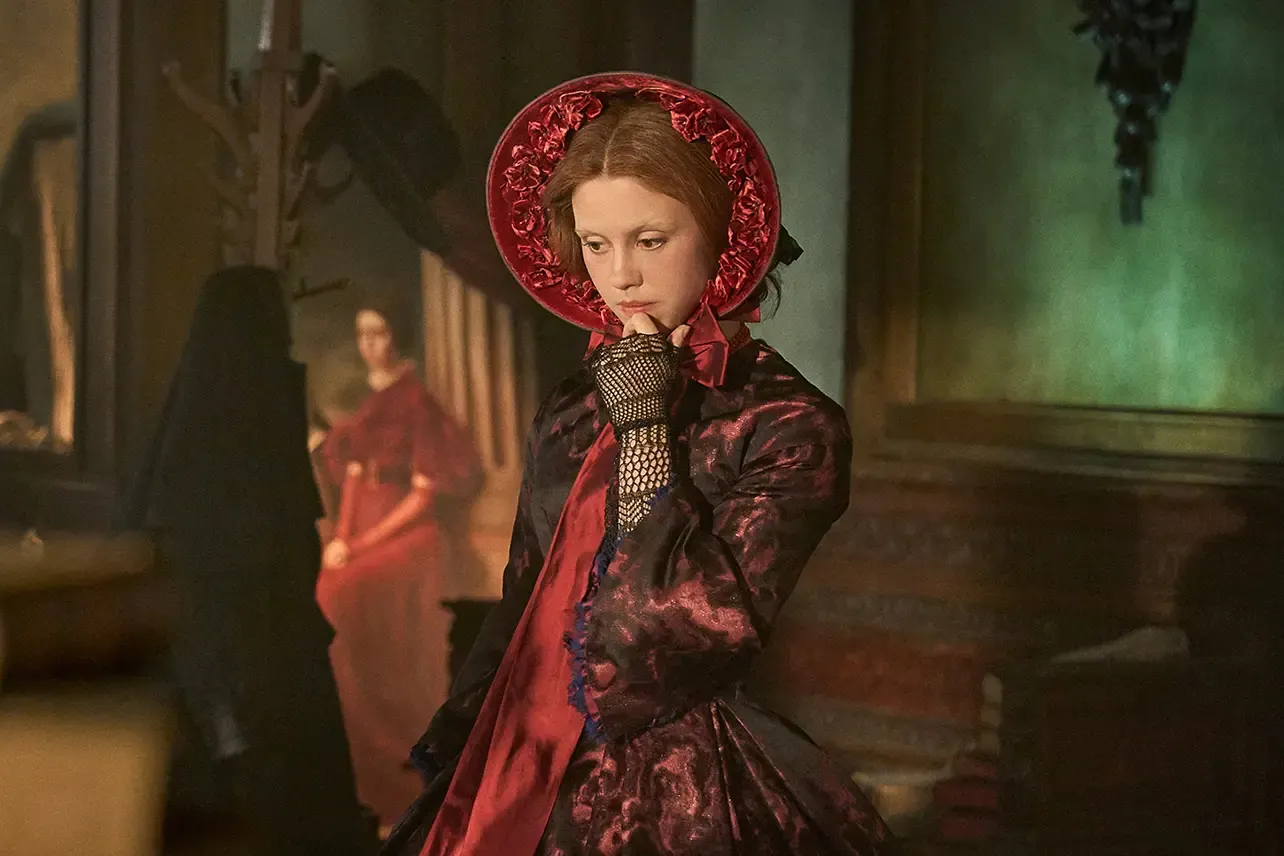 Phim điện ảnh Frankenstein gây ấn tượng với những thiết kế phục trang lộng lẫy.