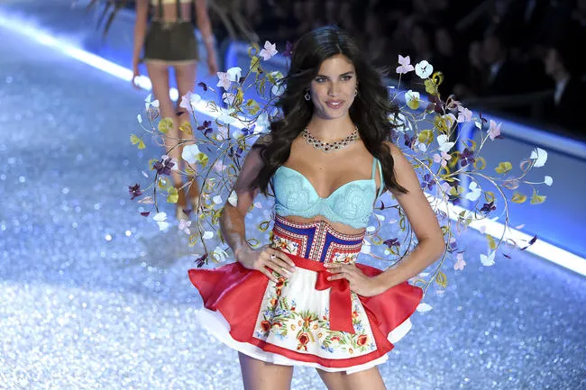 Hình ảnh Victoria’s Secret Show đốt cháy mạng xã hội tuần qua ELLE VN