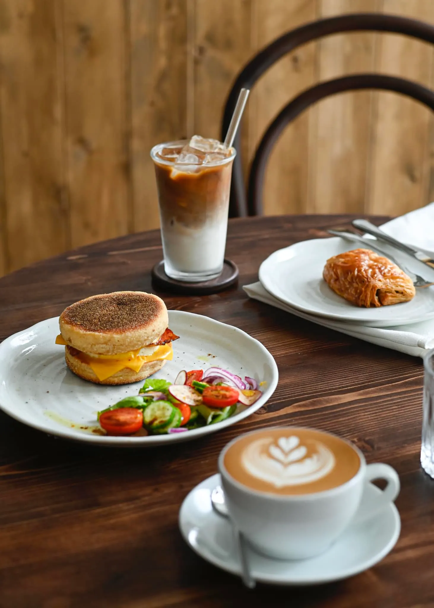 brunch và bánh ngọt tại À La Main Café