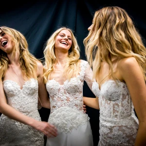 Hình ảnh hậu trường từ Bridal Spring Fashion Week 2017 - ellevietnam 61