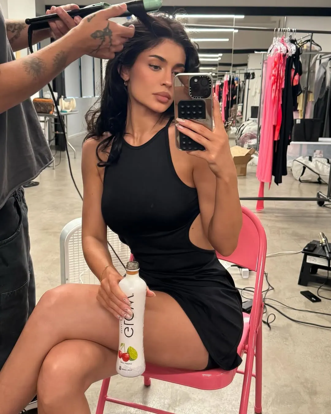 kylie diện váy body sexy
