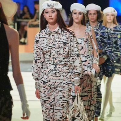 BST Chanel Cruise 2019 được tái hiện sinh động bên bờ sông Chao Phraya, Bangkok