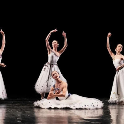 trang phục trong vở kịch ballet variations của chanel 2
