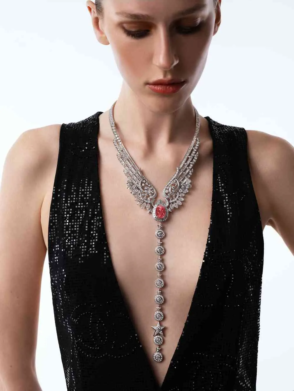 vòng cổ dài Chanel “Reach For The Star”