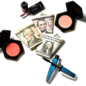 9 mỹ phẩm đa năng cần có ELLE VN