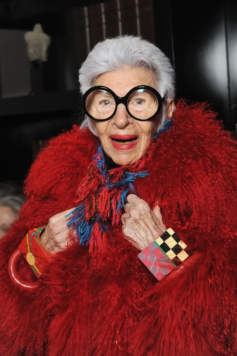Cảm hứng từ câu chuyện cuộc đời và mối tình 70 năm của Iris Apfel