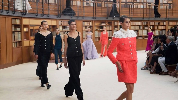 người mẫu kết màn trình diễn chanel haute couture 2019