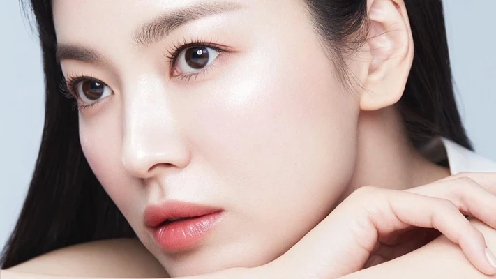 Song Hye Kyo với làn da mịn màng.
