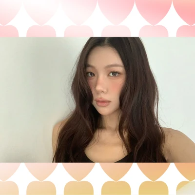 cô gái trang điểm tông màu cam nhạt