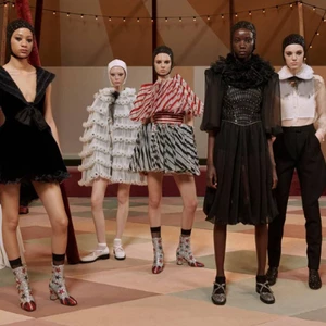 Haute Couture và thời trang nhanh: Cuộc đối đầu không hồi kết