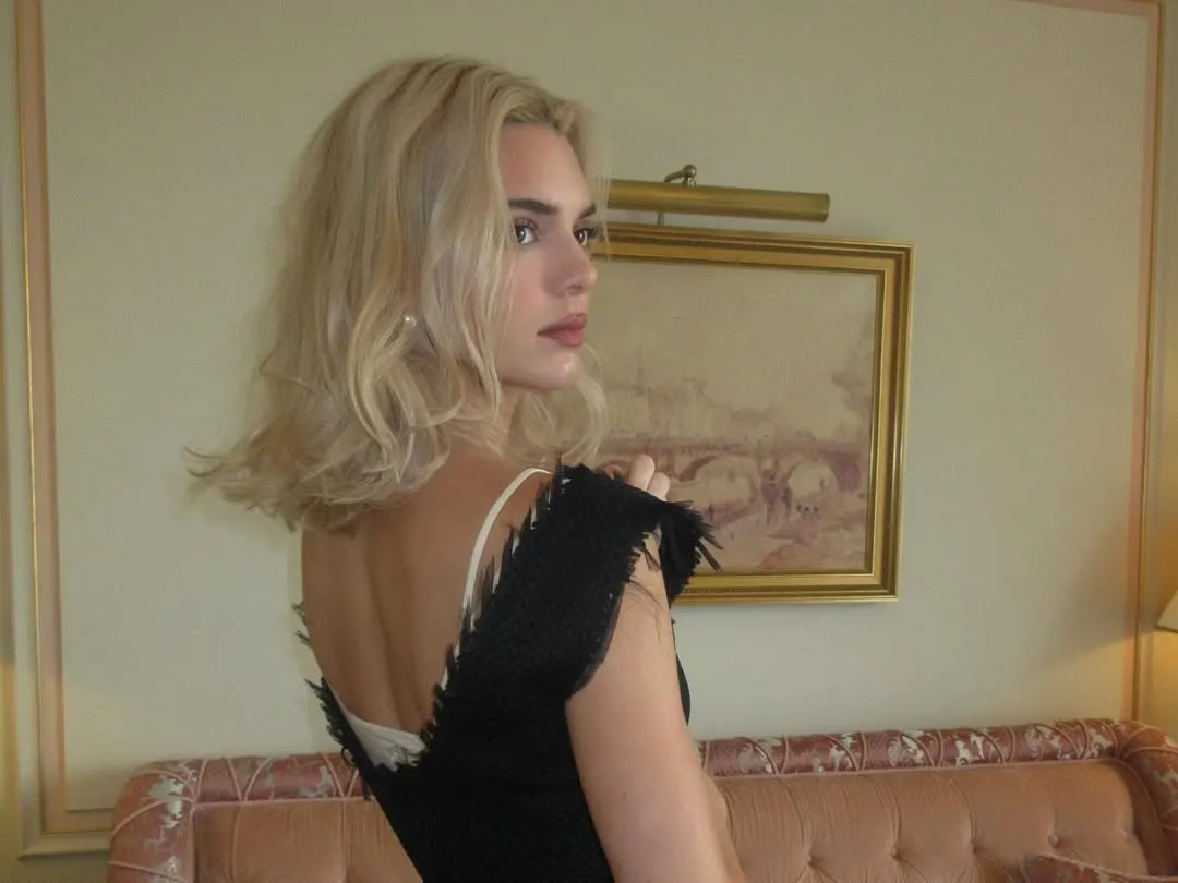 peekaboo bra kendall jenner đồ lót