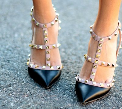 Valentino Rockstud pumps: Huyền thoại đương đại của Maria Grazia Chiuri