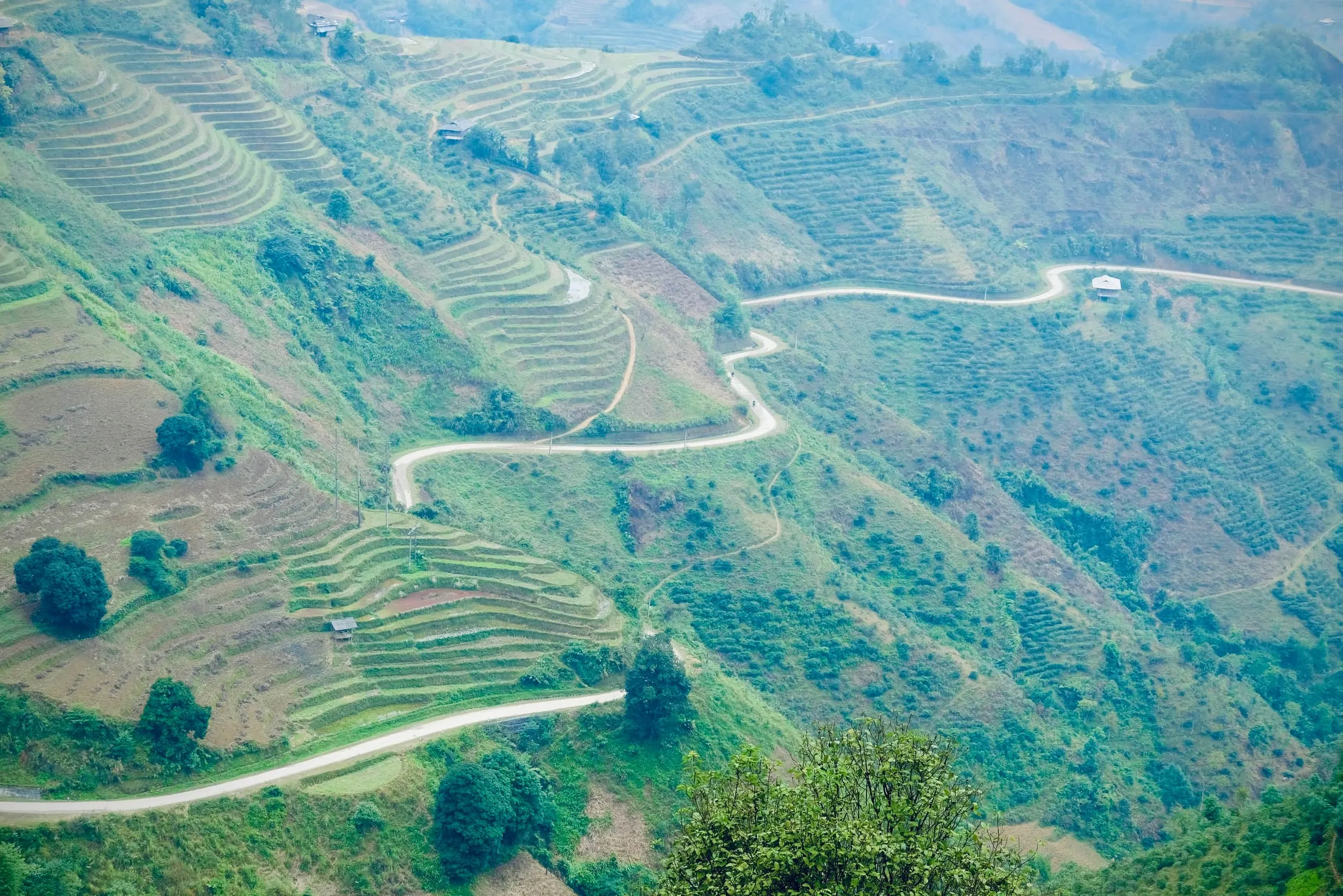 Những cung đường đèo uốn lượn, thung lũng đẹp mắt ở Hà Giang.