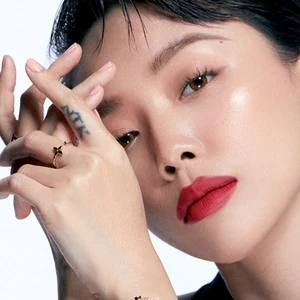 Tóc Tiên gương mặt trang bìa
