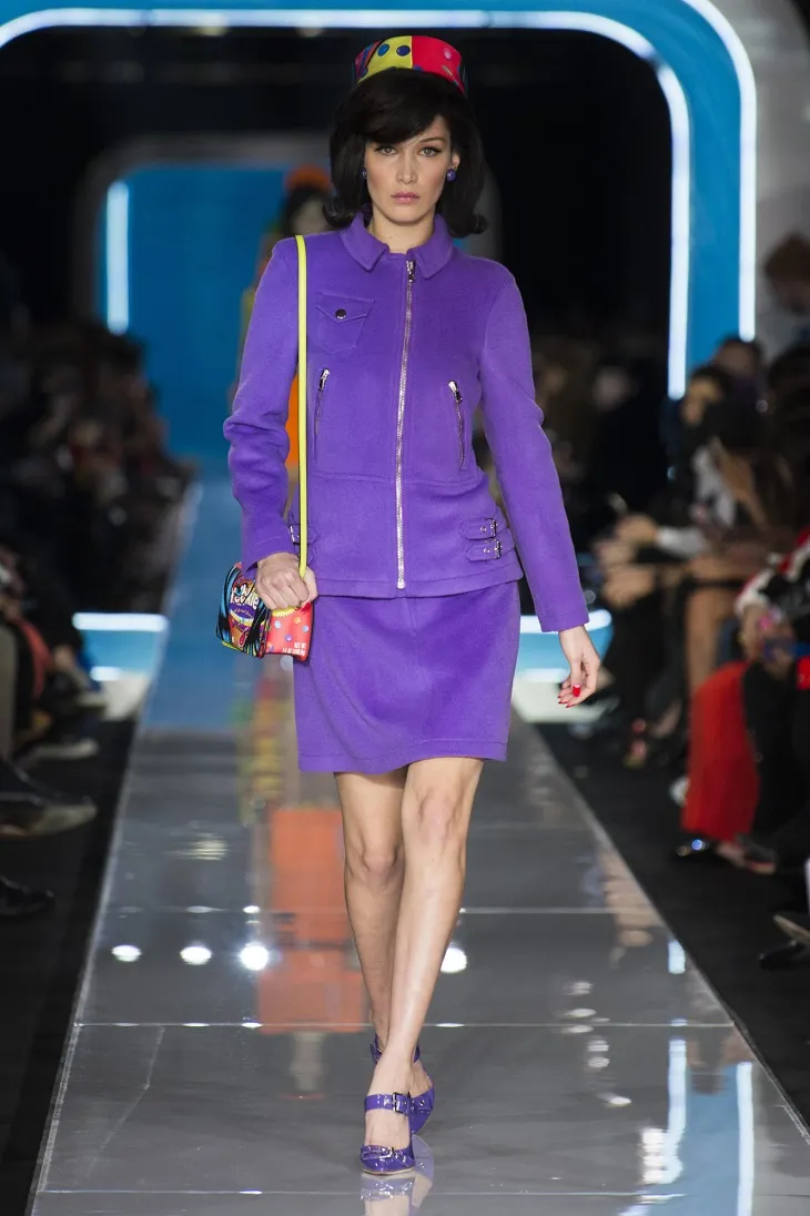 ELLE Việt Nam - Moschino nhân bản Jackie Kennedy tại sân khấu runway Milan Fashion Week 2018 (6)