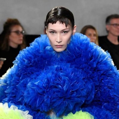 Bella Hadid trong thiết kế của Tomo Koizumi 2