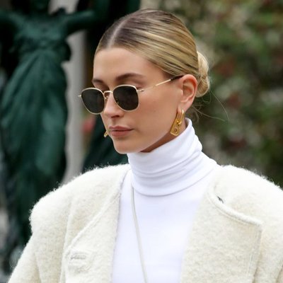 Hailey Beiber và tóc búi rẽ ngôi