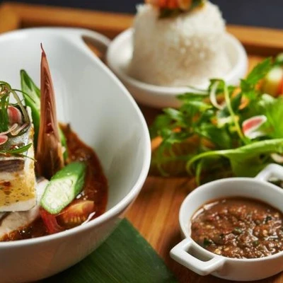 Nhà hàng Oven D’or tặng một suất ăn cho khách hàng dẫn theo bạn đi cùng.