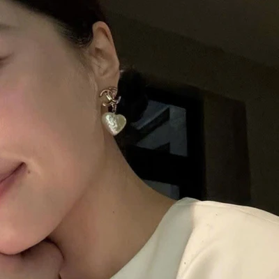 cô gái có làn da đẹp - dầu dừa