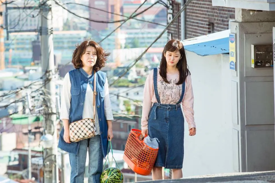 Thời trang trong phim: Cặp Đôi Vượt Thời Gian (Go Back Couple)