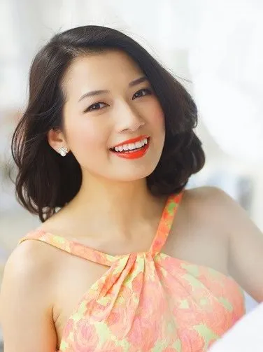 Gặp gỡ Beauty Blogger Trinh Phạm và Phương Ly tại ngày hội Lạc trong men hoa Hà Nội ELLE VN
