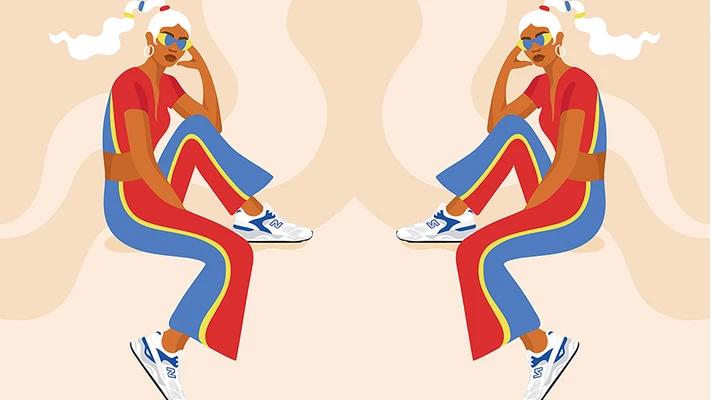 hai cô gái ngồi đối diện nhau trong đôi giày New Balance