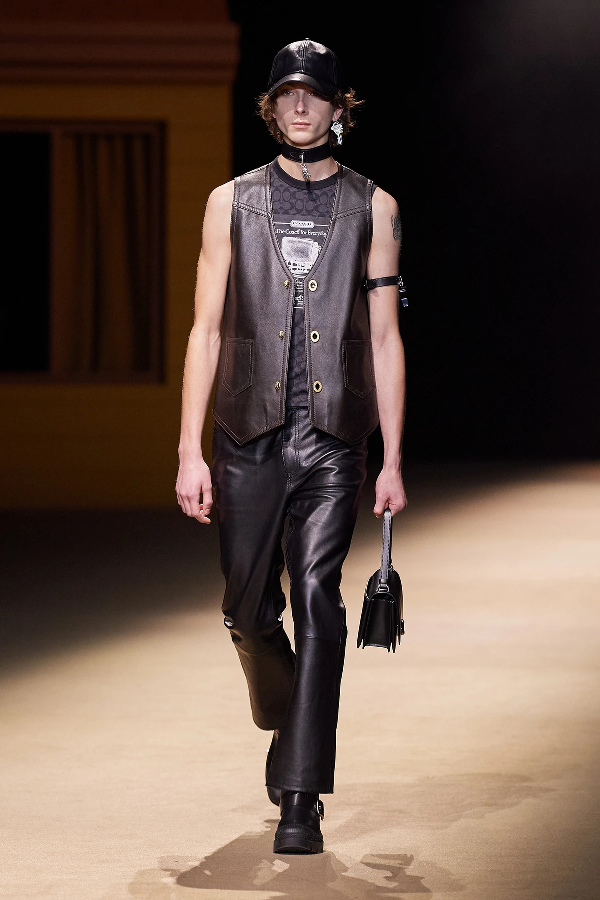 Coach Thu-Đông 2022 look 25