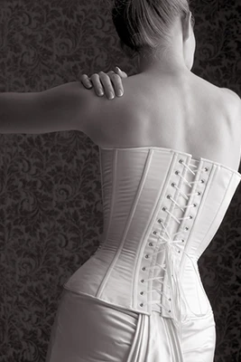Áo corset-sự quyến rũ đến từ quá khứ