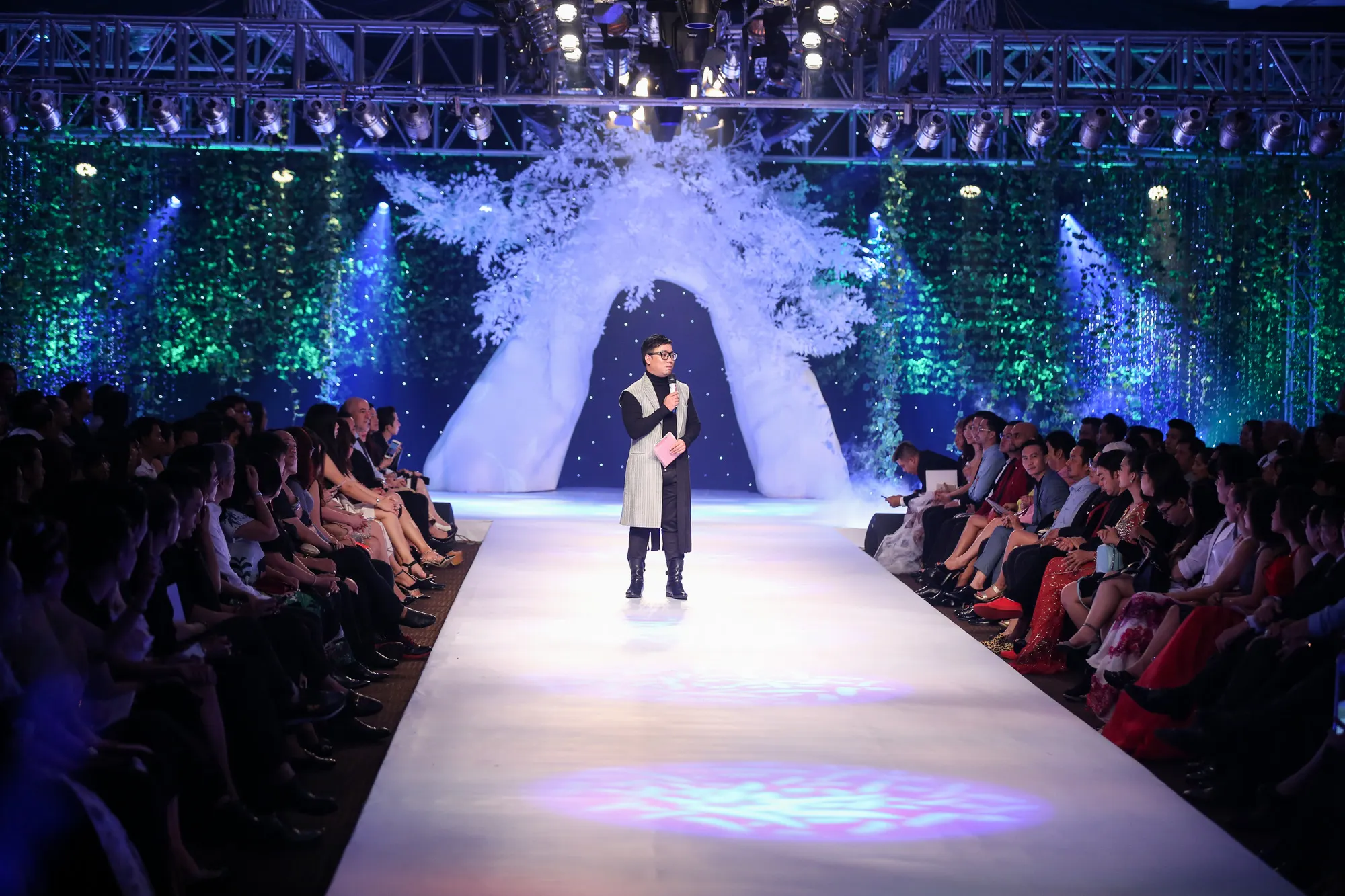 Quỳnh Paris Deja Vu show - elle vietnam 13