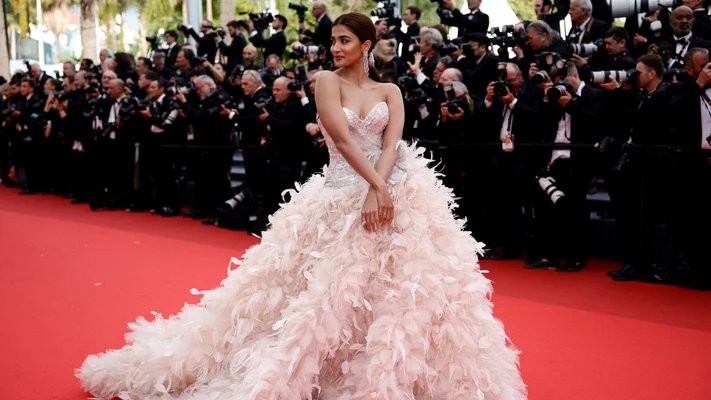 thời trang thảm đỏ liên hoan phim Cannes 2022