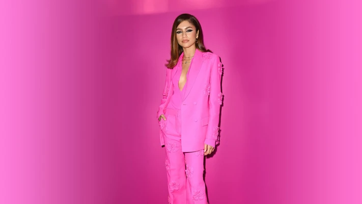 ý nghĩa của những bộ suit hồng