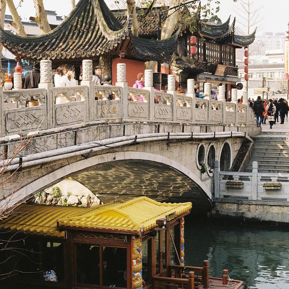 du thuyền trên sông tần hoài
