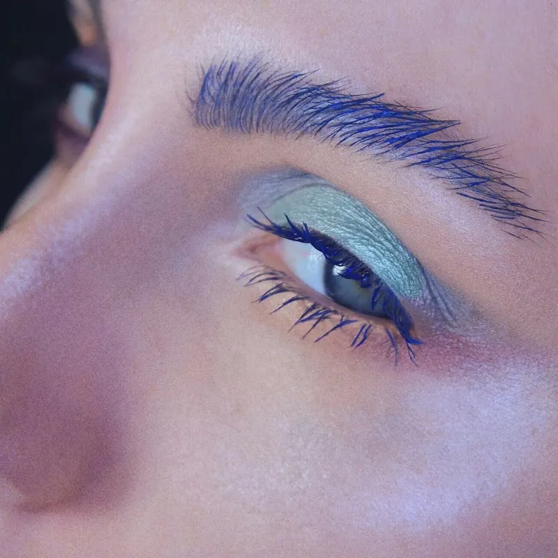 mascara màu xanh