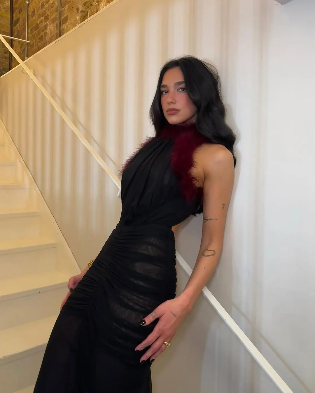 váy xuyên thấu dualipa