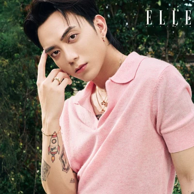 Soobin Hoàng Sơn là ca sĩ, nhạc sĩ, nhà sản xuất âm nhạc nổi tiếng tại Việt Nam.