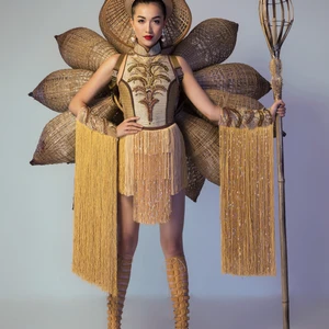 Á hậu Lệ Hằng trong trang phục truyền thống dự thi hoa hậu hoàn vũ thế giới 2016