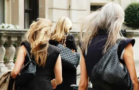 Những chiếc túi xách thời trang là người bạn đồng hành không mệt mỏi của <mark class=