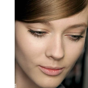 ELLE Daily Tips: Tránh da nhờn khi đánh phấn nền